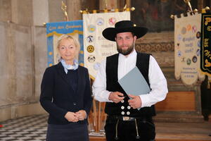 Kathrin Meyer und Carl-Wilhelm Samuel Botefür während der Auszeichnung des Jahrgangsbesten