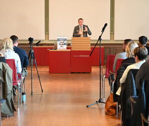 Landrat Dr. Stefan Kerth eröffnet die erste kommunale Gesundheitskonferenz