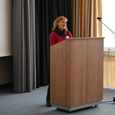 Frau Schröder-Köhler, ehrenamtliche Bürgermeisterin der Gemeinde Ahrenshagen-Daskow während Ihres Vortrages