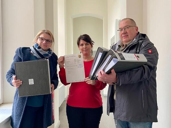 Heike Jungnickel, Projektleiterin; Franziska H&auml;&szlig;ler, Sachgebiet Baugenehmigungen, Bauamt Stralsund und J&uuml;rgen Markus, Fachgebietsleiter Technisches Geb&auml;udemanagement