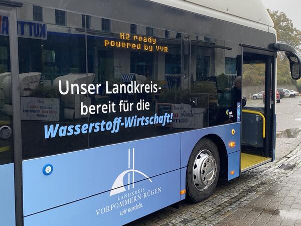 Der neue Wasserstoffbus des Landkreises Vorpommern-R&uuml;gen