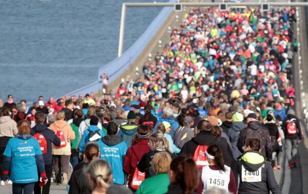 Tausende L&auml;uferinnen und L&auml;ufer werden am 17. R&uuml;genbr&uuml;ckenmarathon teilnehmen