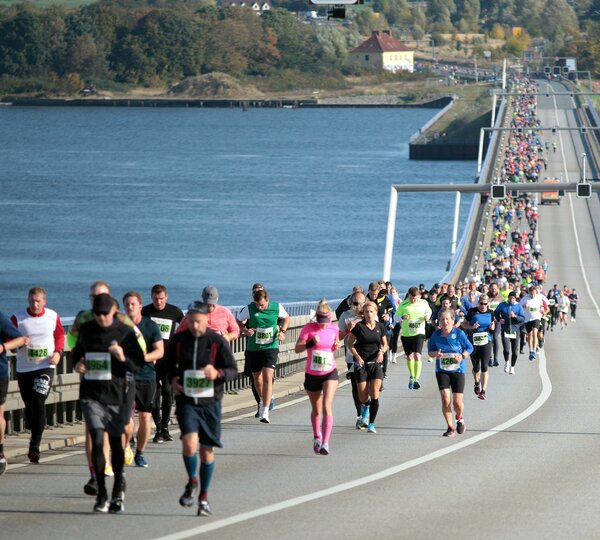 Das Team der Stadtverwaltung f&uuml;r den R&uuml;genbr&uuml;ckenmarathon