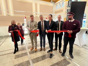 Wiederer&ouml;ffnung des DB-Reisezentrum in Stralsund