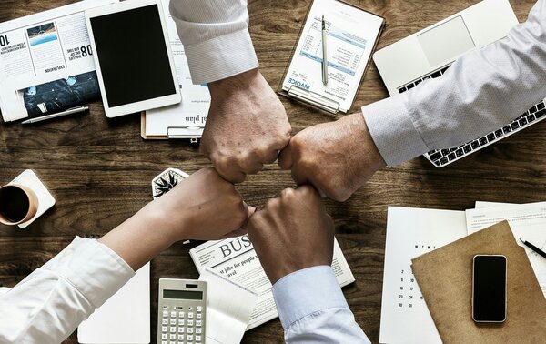 mohamed_hassan-teamwork-3213924_1280_pixabay