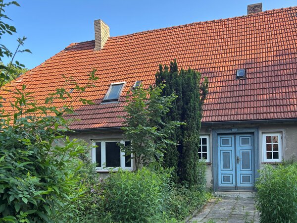 LEADER-Projekt Kantorhaus Gingst auf R&uuml;gen vor dem Sanierungsbeginn