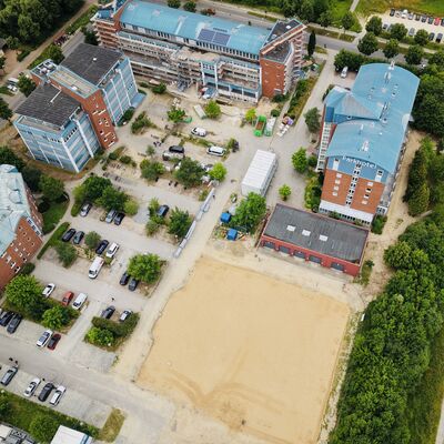 Blick auf das Gel&auml;nde des zuk&uuml;nftigen Berufsschulcampus