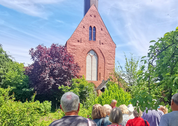 LEADER-Bustour Nordvorpommern mit Stopp an der St.-J&uuml;rgen-Kirche Starkow 