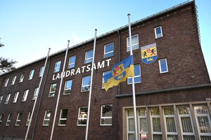 Landkreis Vorpommern-R&uuml;gen Flagge auf Halbmast